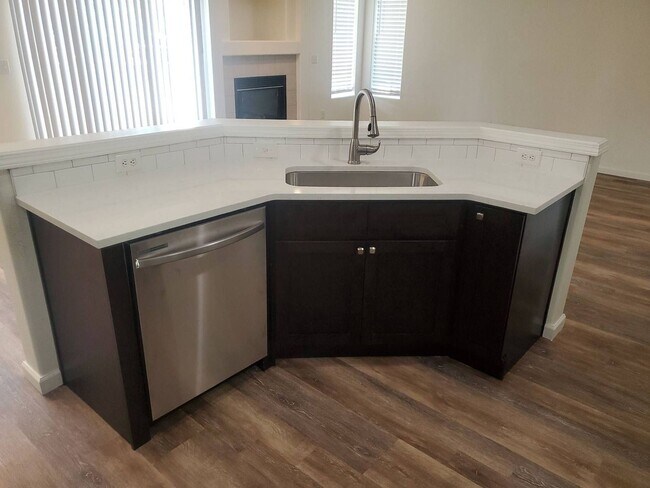 Building Photo - Great Single Family Home In Central Hillsb...