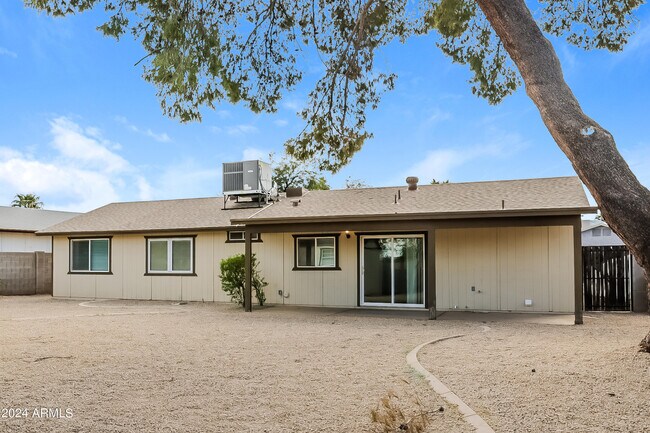Building Photo - 2138 E Monte Cristo Ave