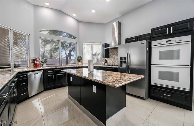 Building Photo - 1400 Castle Crest Dr