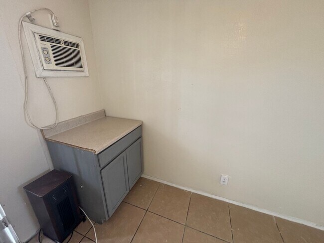 Building Photo - Conveniently Located Studio with ALL Utilities INCLUDED
