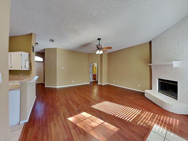 Building Photo - ***500 off the first full month’s rent with a move-in on or before 4/15*** Corner Lot in White Se...