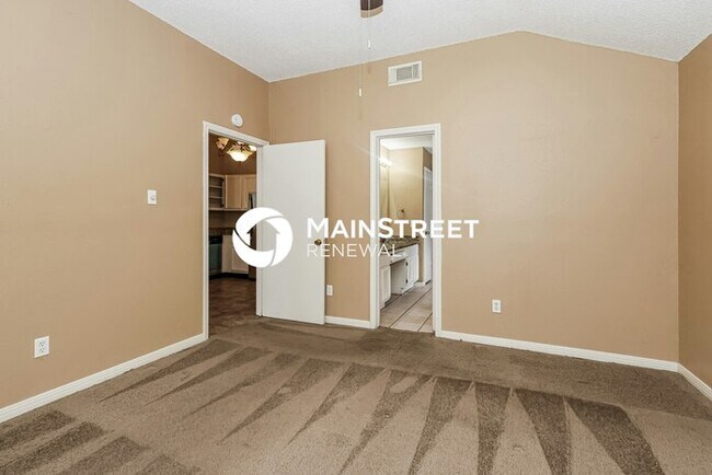 Building Photo - 4 Bedroom Pet-Friendly Home in Houston, TX with Main Street Renewal