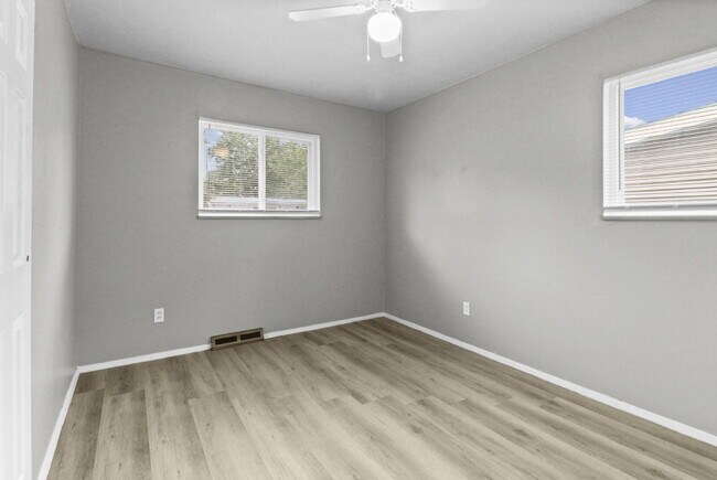 Building Photo - 2615 Flamingo Dr
