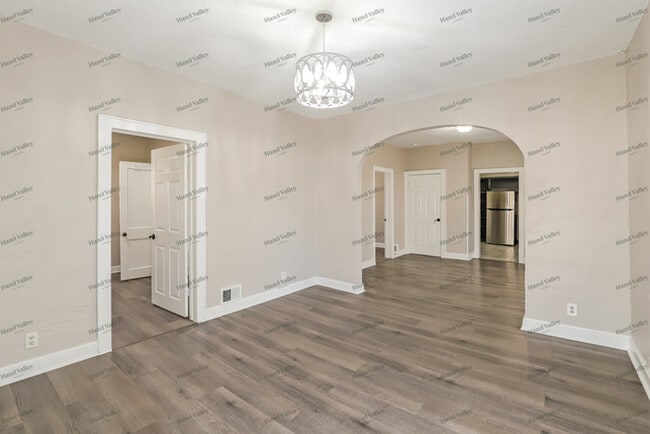 Building Photo - 4123 E 6 St