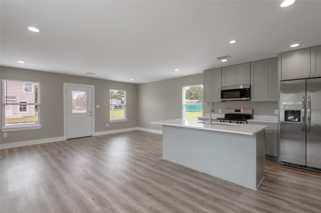 Building Photo - 250 Shady Oaks