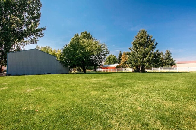 Building Photo - 7040 N Valley St
