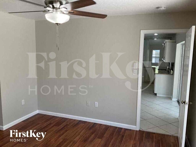 Building Photo - 820 Springview Ave NW