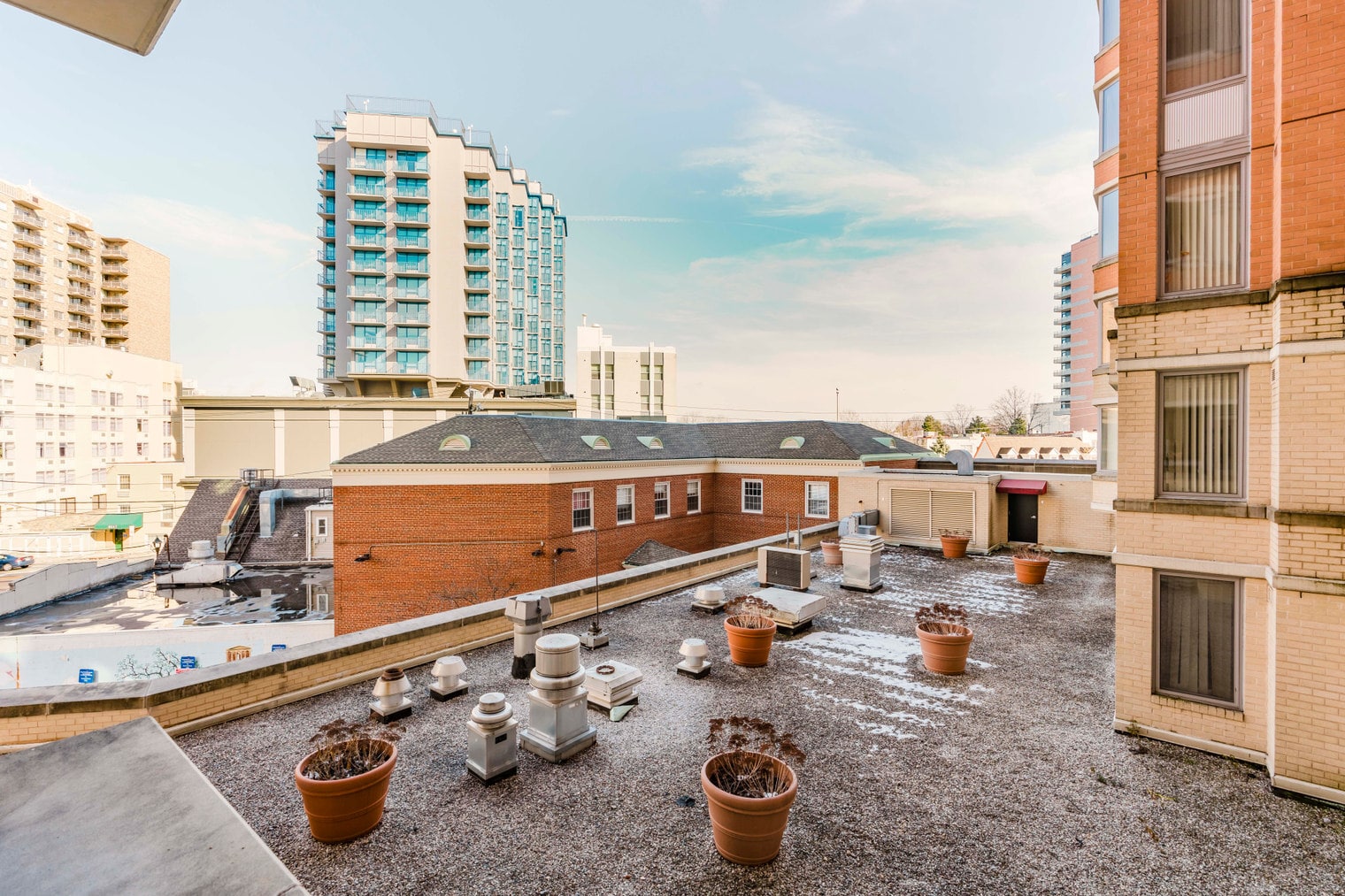 Building Photo - 4835 Cordell Ave