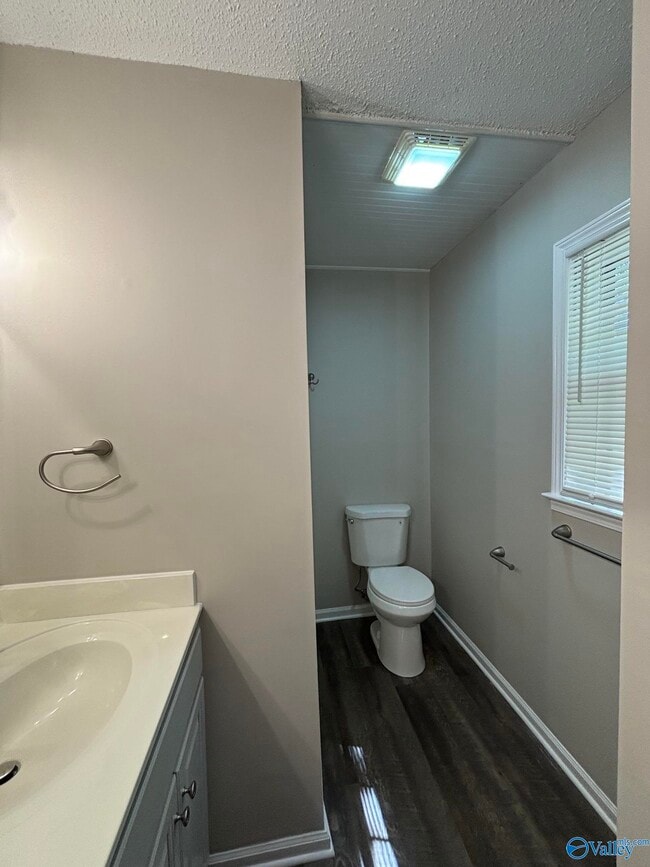 Building Photo - 2705 Willena Dr SE