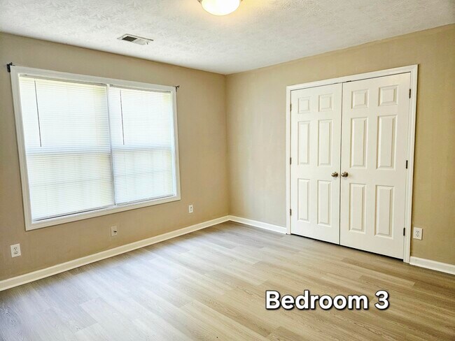 Building Photo - 680 Lucille Dr