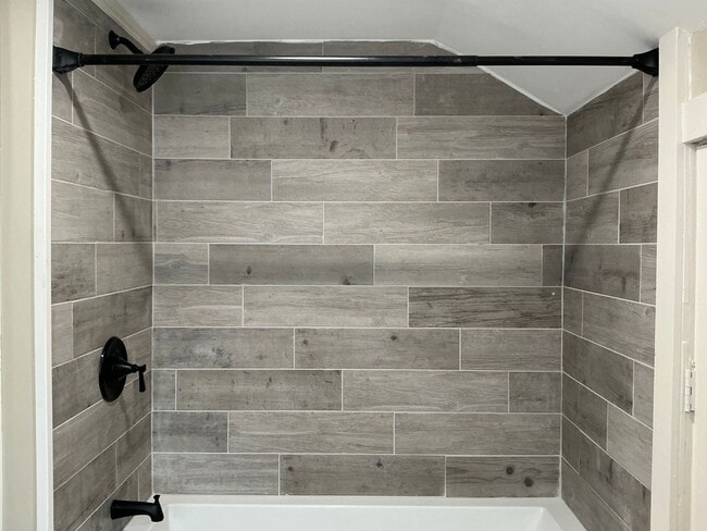 Building Photo - 167 S Main St