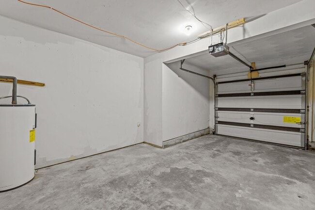 Building Photo - Beautiful 2-Bed, 2.5-Bath Home with Spacio...