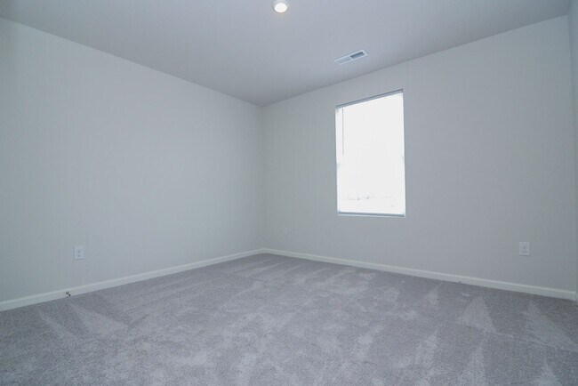 Building Photo - 132 Elegance Wy