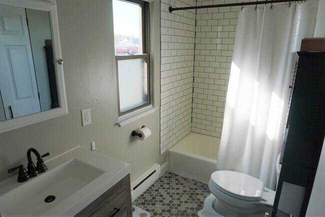 Building Photo - 2 Cypress Rd