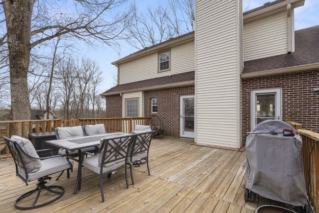 Building Photo - Perfect Home for Beauty & Privacy!