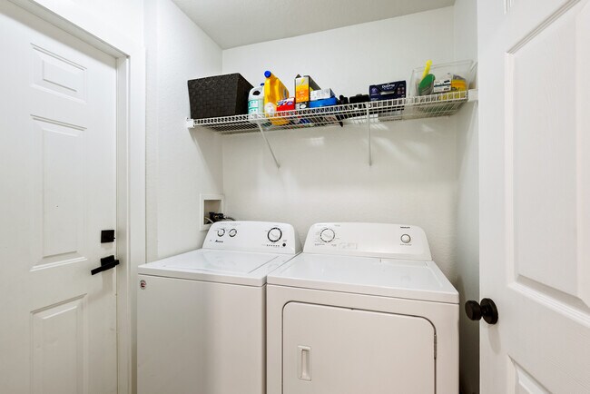 Building Photo - 7424 Vista Way