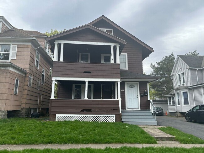 Building Photo - 229-231 Selye Ter