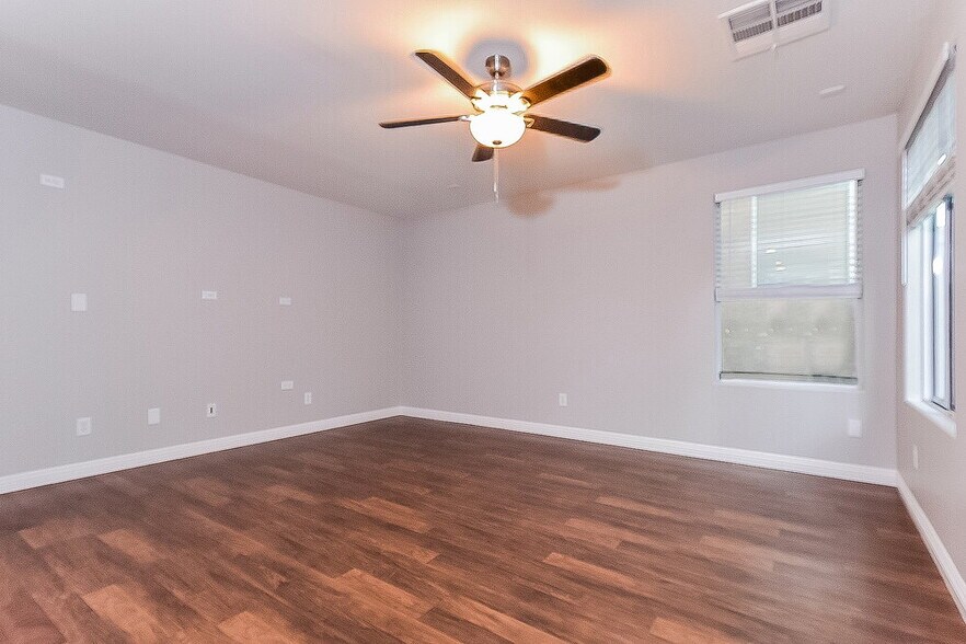 Building Photo - 9510 Grandview Spring Ave