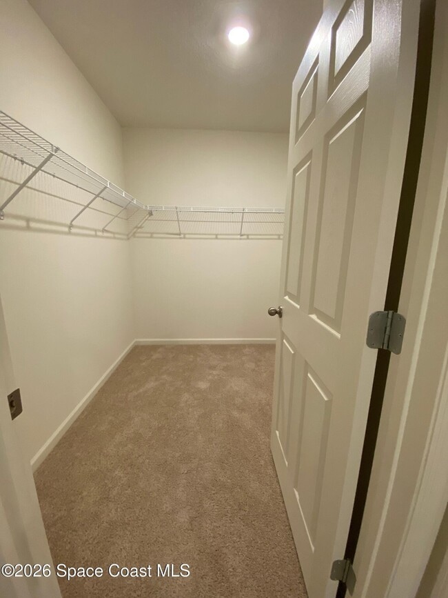 Building Photo - 980 Degroodt Rd SW