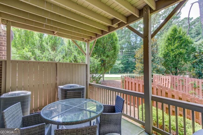 Building Photo - 1450 Edgebrook Ct NE