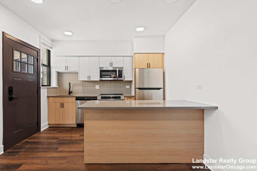 Building Photo - 1241 Chicago Ave