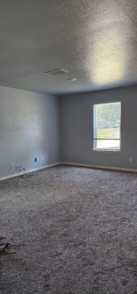 Building Photo - 419 E Day St