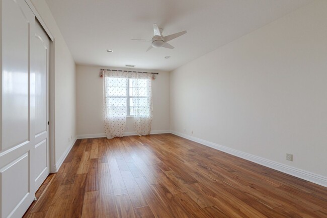 Building Photo - 935 Heron Cir