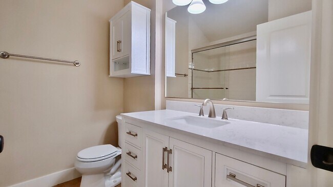 Building Photo - Luxury 3 Bedroom Townhome in Lake Oswego’s...
