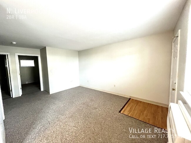 Building Photo - No steps! Affordable 2-Bed Convenient to I...