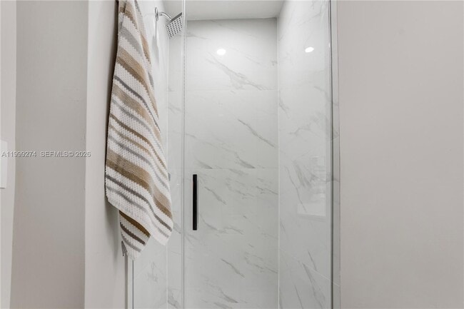 Building Photo - 700 NE 24th St