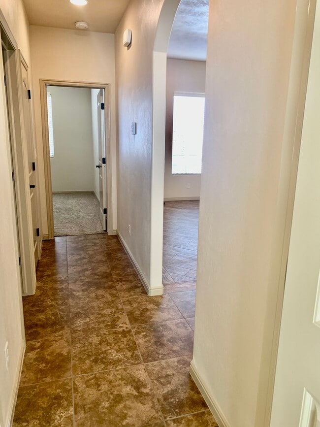 Building Photo - Lovely Home with RV parking in Sky Ridge