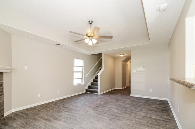 Building Photo - 7395 Brentlawn Dr