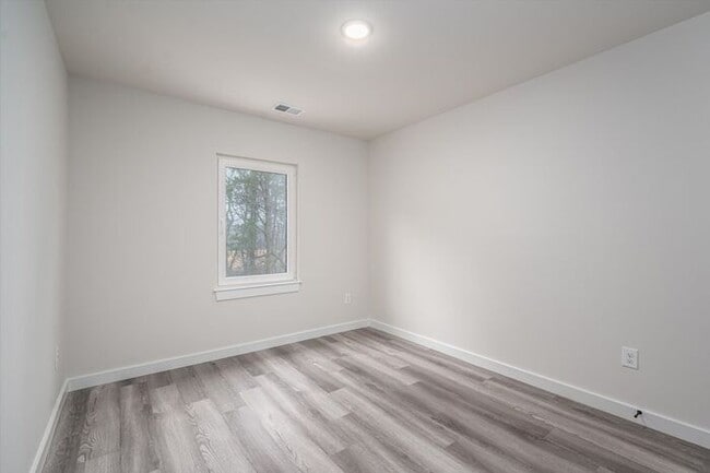 Building Photo - Brand-New Luxury Townhomes – Move-In Speci...