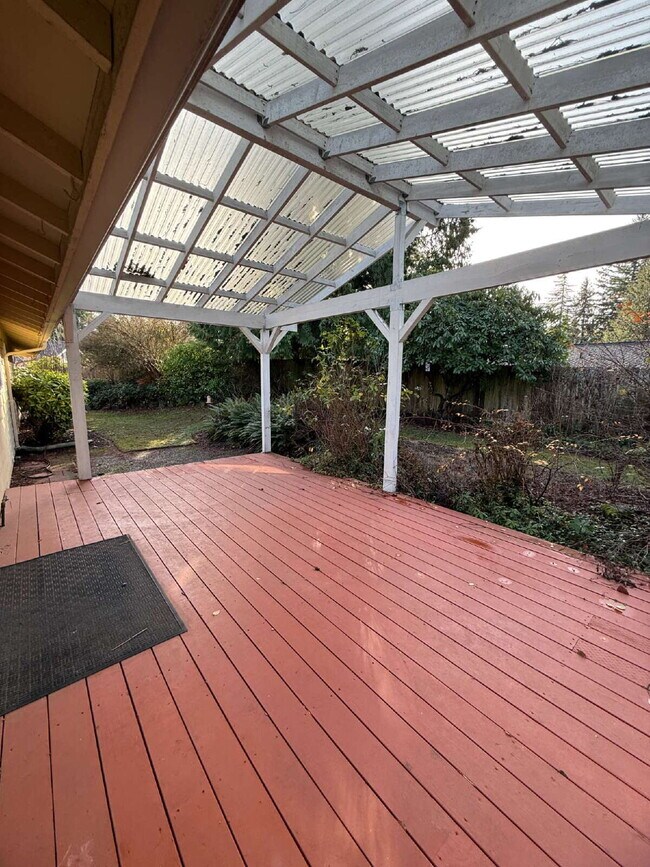 Building Photo - Spacious 4-Bedroom Retreat in Renton Available!