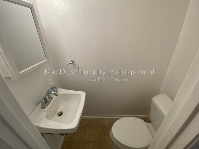Building Photo - 810 Sledgehammer Dr