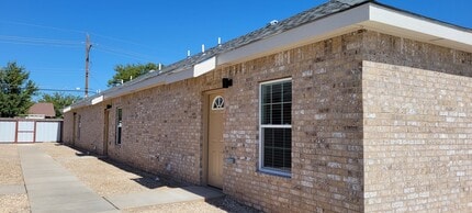 Building Photo - LUXURY LARGE UNIT IN EAST CLOVIS