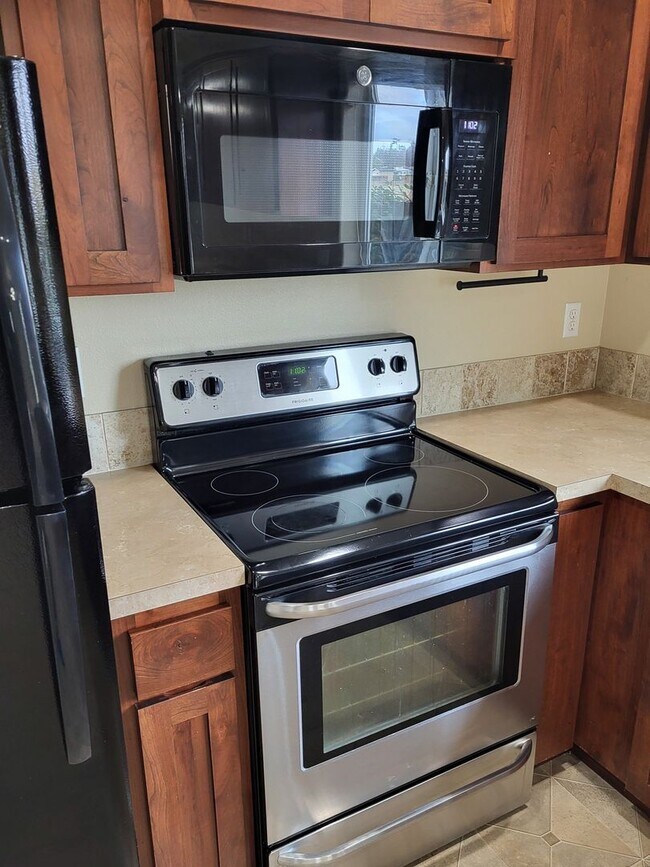 Building Photo - COLTON3607-3617