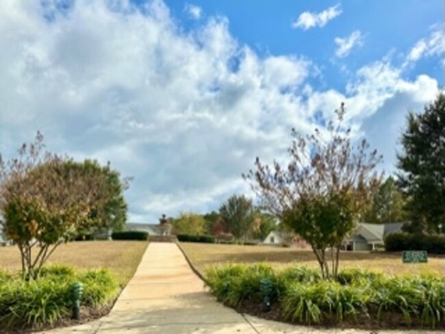 Building Photo - NEWLY UPDATED TWO BEDROOM HOME IN GATED IR...