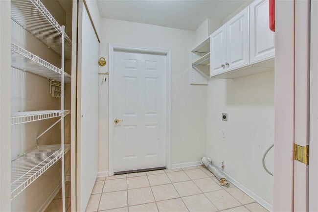 Building Photo - 116 Ashley Villa Circle Apt #B, Charleston...