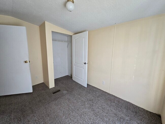 Building Photo - 2412 Cattail Cir