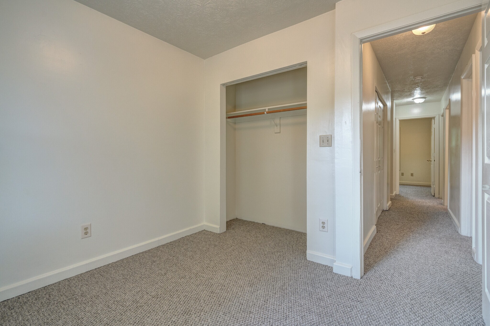 Building Photo - 135 Clover Valley Cir