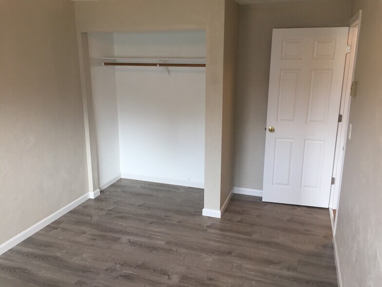 Building Photo - 520 N 38th Pl