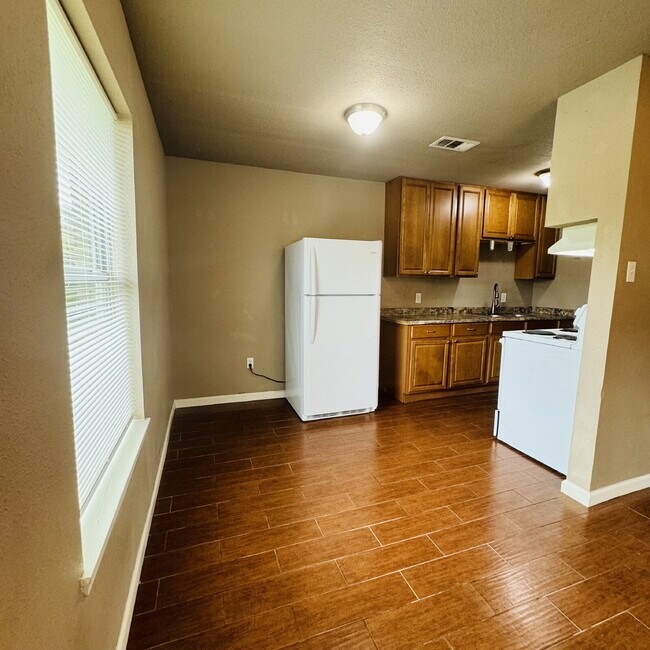 Building Photo - 2451 Clayborn