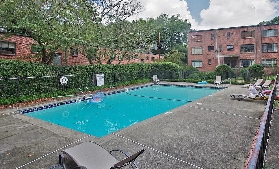 Building Photo - 1392 Normandy Dr NE