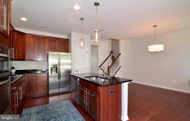 Building Photo - 43275 Mitcham Square