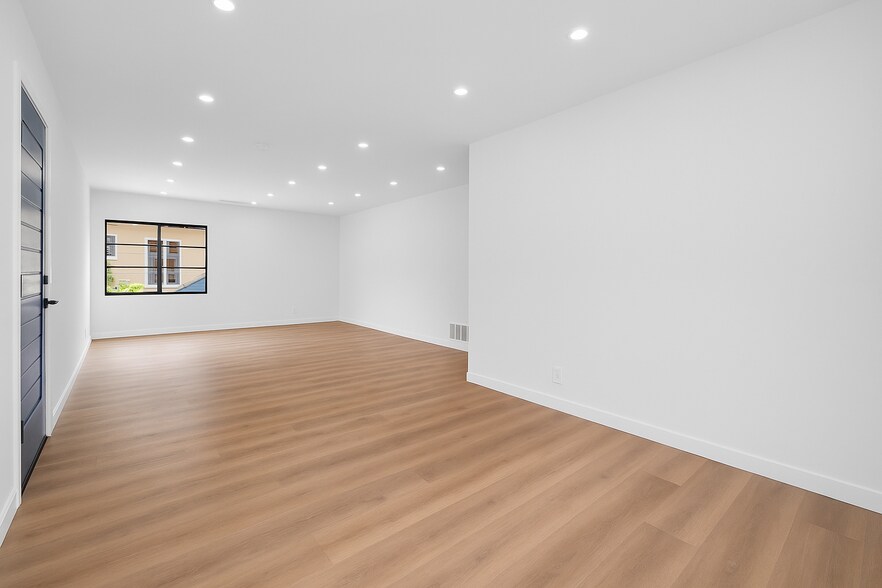 Building Photo - 213 S Gale Dr