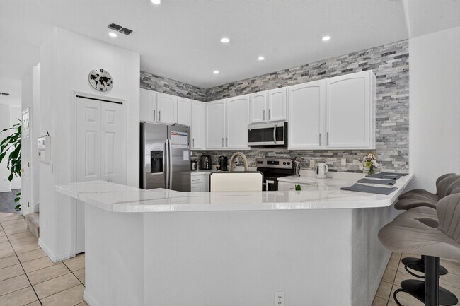 Building Photo - 515 Corvina Dr