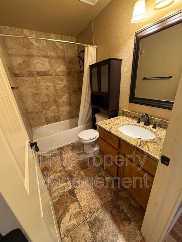 Building Photo - 4249 Woodlake Ln