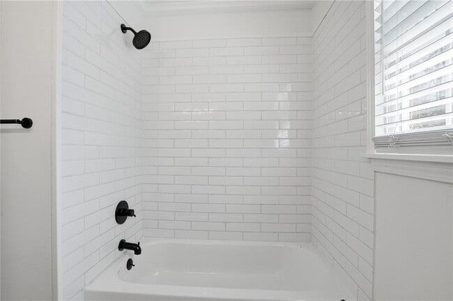 Building Photo - 313 Summit Ridge Dr