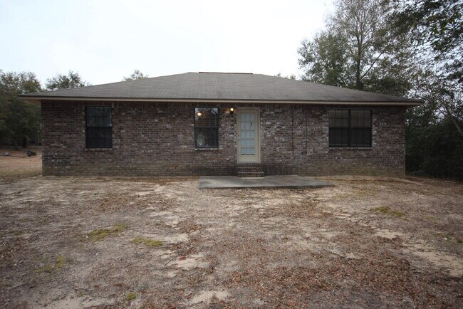 Building Photo - Central Milton 3-Bedroom Home in Top-Rated School District Minutes to I-10 & Whiting Field